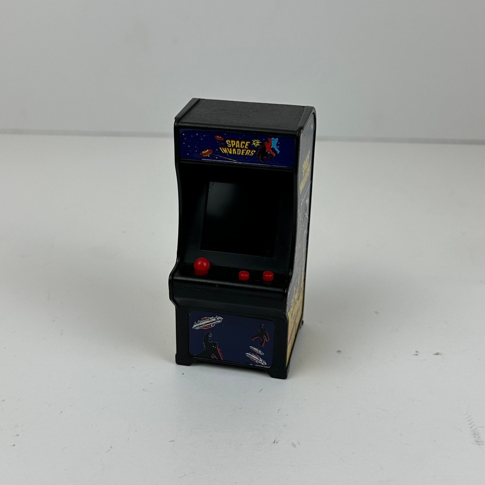 Super Impulse Tiny Arcade Space Invaders Miniature Keychain Game Retro Taito